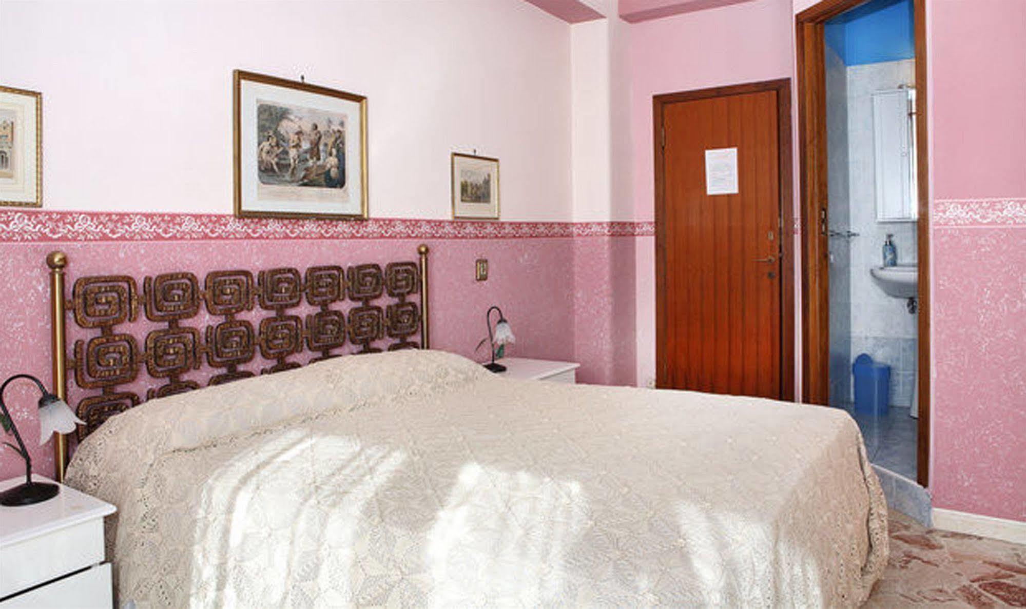 לינה וארוחת בוקר קטאניה Casa Tina Maugeri מראה חיצוני תמונה